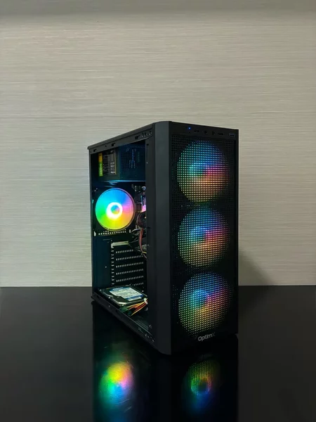 Sistem PC Gaming Intel Xeon 1220 V3, 16 GB RAM si RX 550